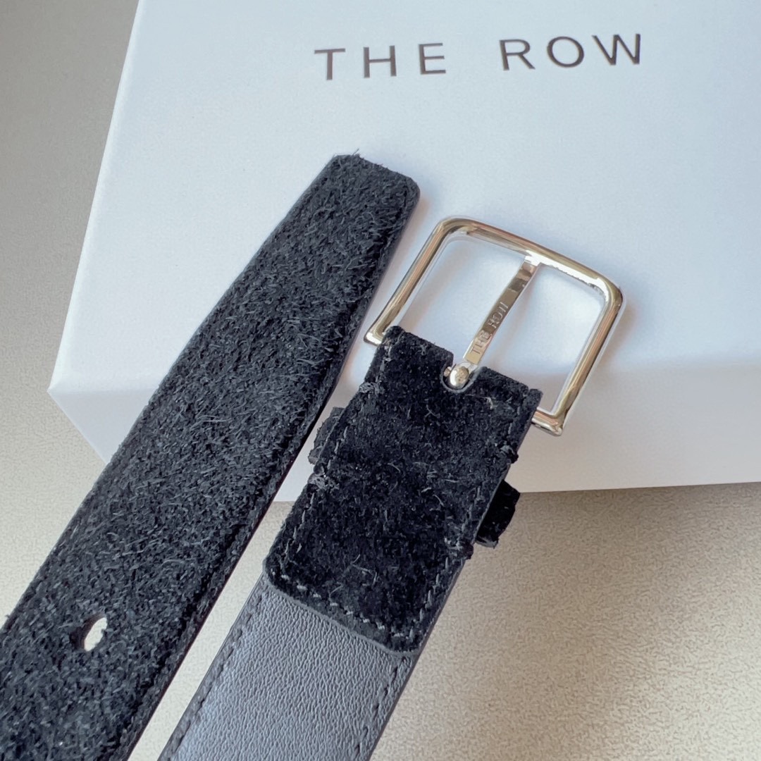 THE ROW该品牌的设计灵感源自他们对波西米亚风格以及精美奢华风的喜爱
