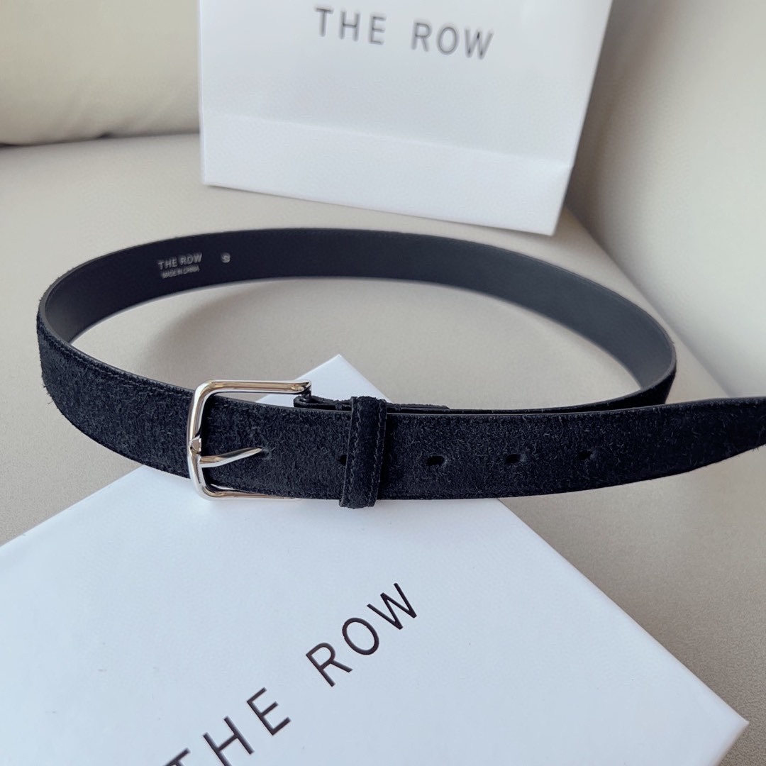 THE ROW该品牌的设计灵感源自他们对波西米亚风格以及精美奢华风的喜爱