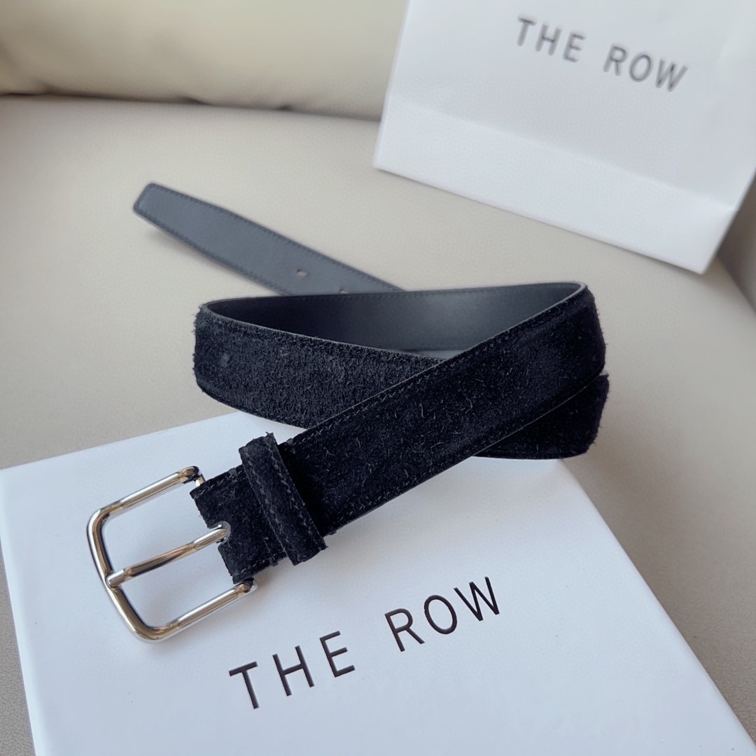 THE ROW该品牌的设计灵感源自他们对波西米亚风格以及精美奢华风的喜爱