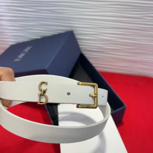Dior 2025 Saddle Loop Belt in Smooth Calfskin with CD Buckle, White