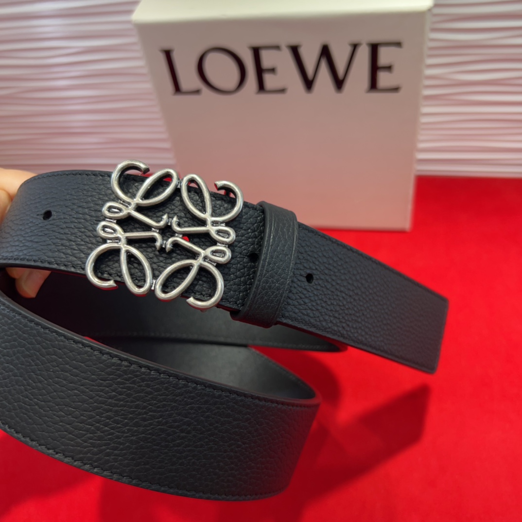 专柜最新同款腰带[庆祝][庆祝] 选用光滑牛皮革腰带 配有LOEWE Anagram五孔调节 卓越的工艺