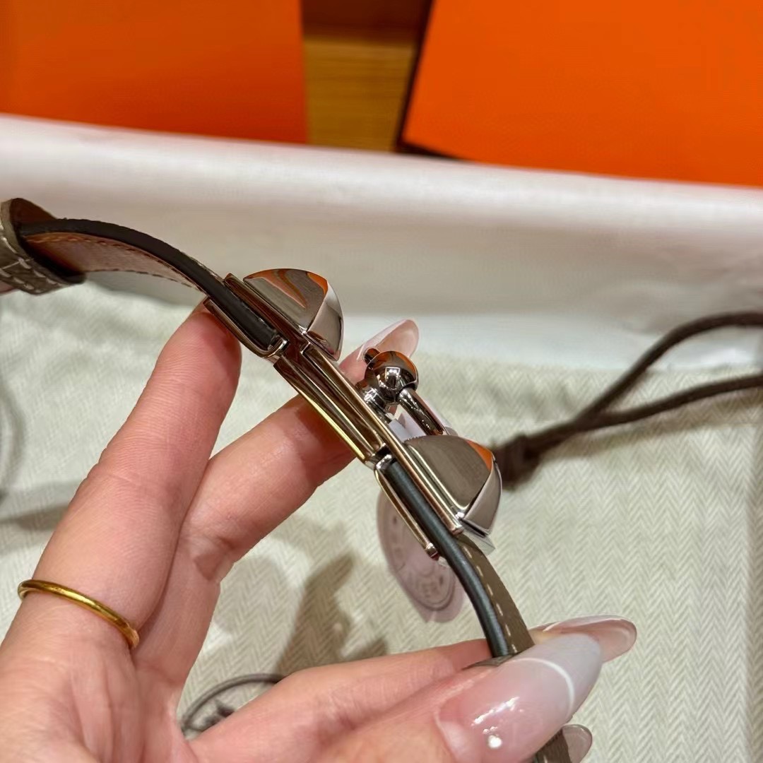 Hermes Women's Kelly Belt - Epsom Leather with Gold-Plated Buckle 4 i1746632505 2236 3