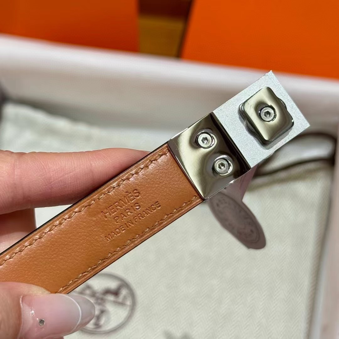 Hermes Women's Kelly Belt - Epsom Leather with Gold-Plated Buckle 5 i1746632505 5883 7
