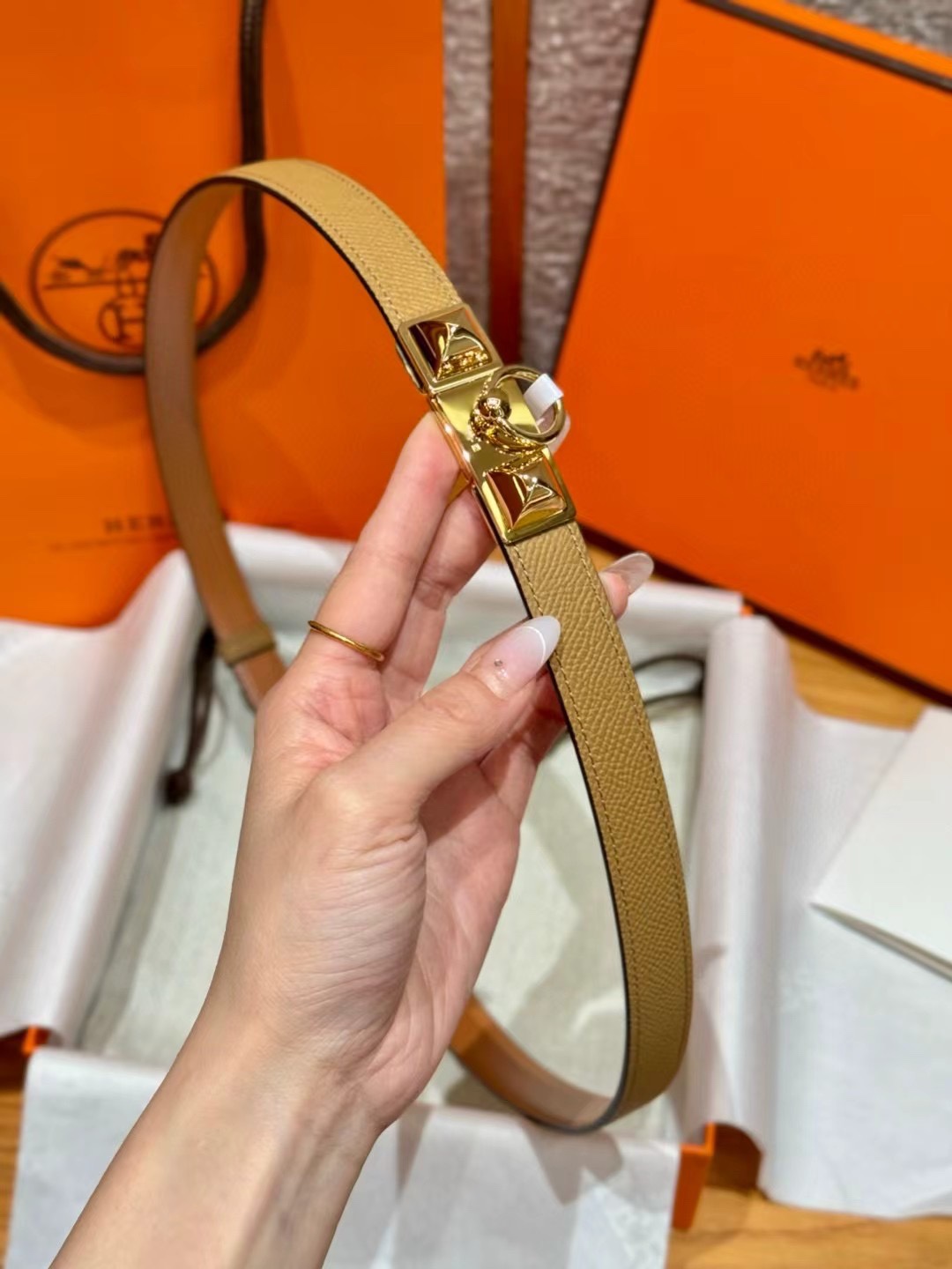 Hermès Kelly CDC Belt - Epsom Leather, Gold Hardware, Adjustable Fit 7 i1746632591 5839 0