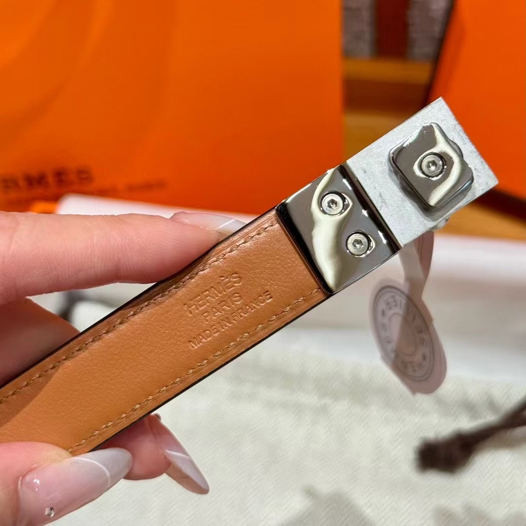 Hermès Kelly Belt: Adjustable Epsom Leather with Gold-Plated Buckle 8 i1746632607 1357 2
