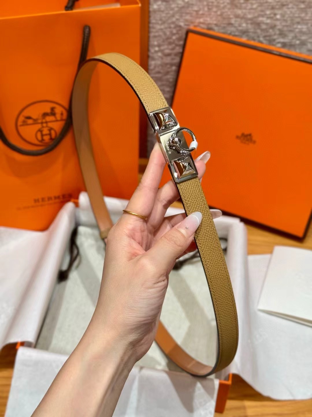 Hermès Kelly Belt: Adjustable Epsom Leather with Gold-Plated Buckle 5 i1746632607 6895 3