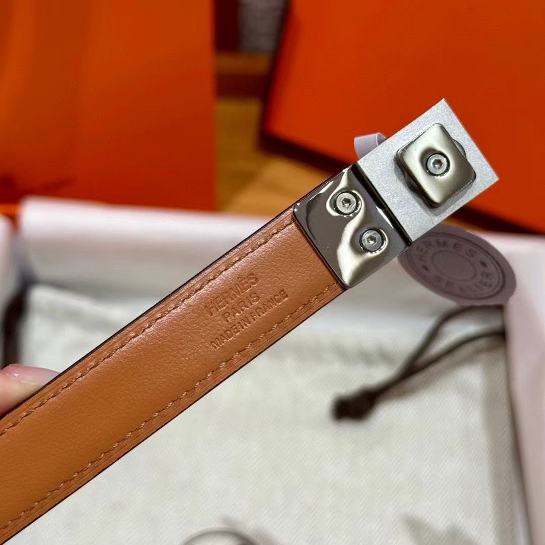 Hermès Women's Kelly CDC Belt - Adjustable Epsom Leather with Gold Hardware 5 i1746632655 8547 4