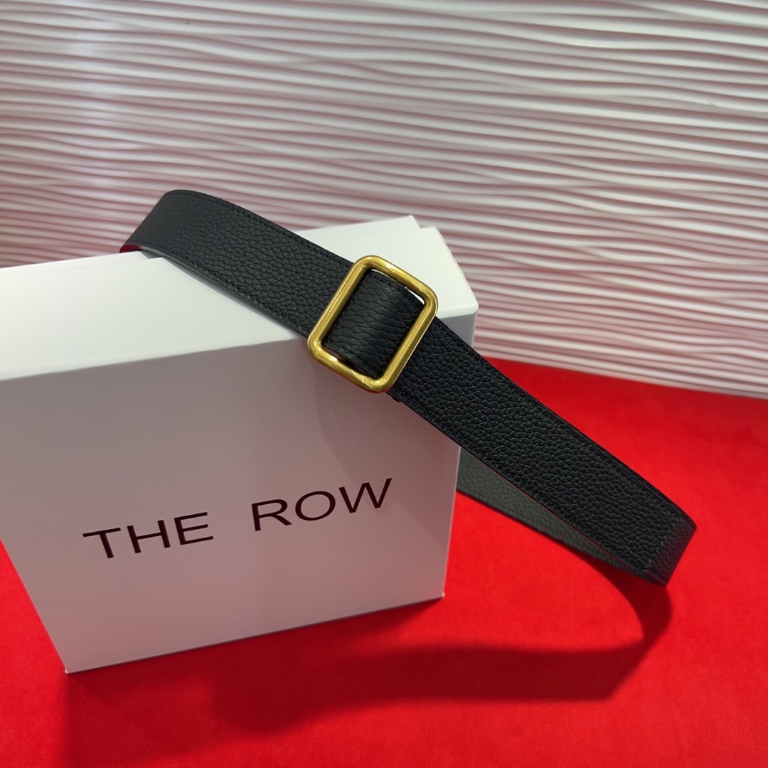  THE ROW该品牌的设计灵感源自他们对波西米亚风格以及精美奢华风的喜爱。在这个冬天，用一条腰带提升身