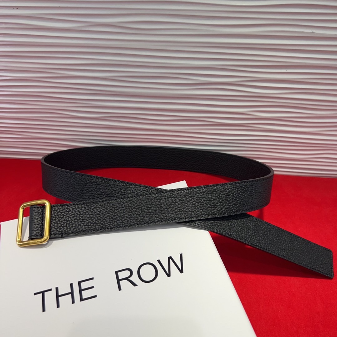  THE ROW该品牌的设计灵感源自他们对波西米亚风格以及精美奢华风的喜爱。在这个冬天，用一条腰带提升身