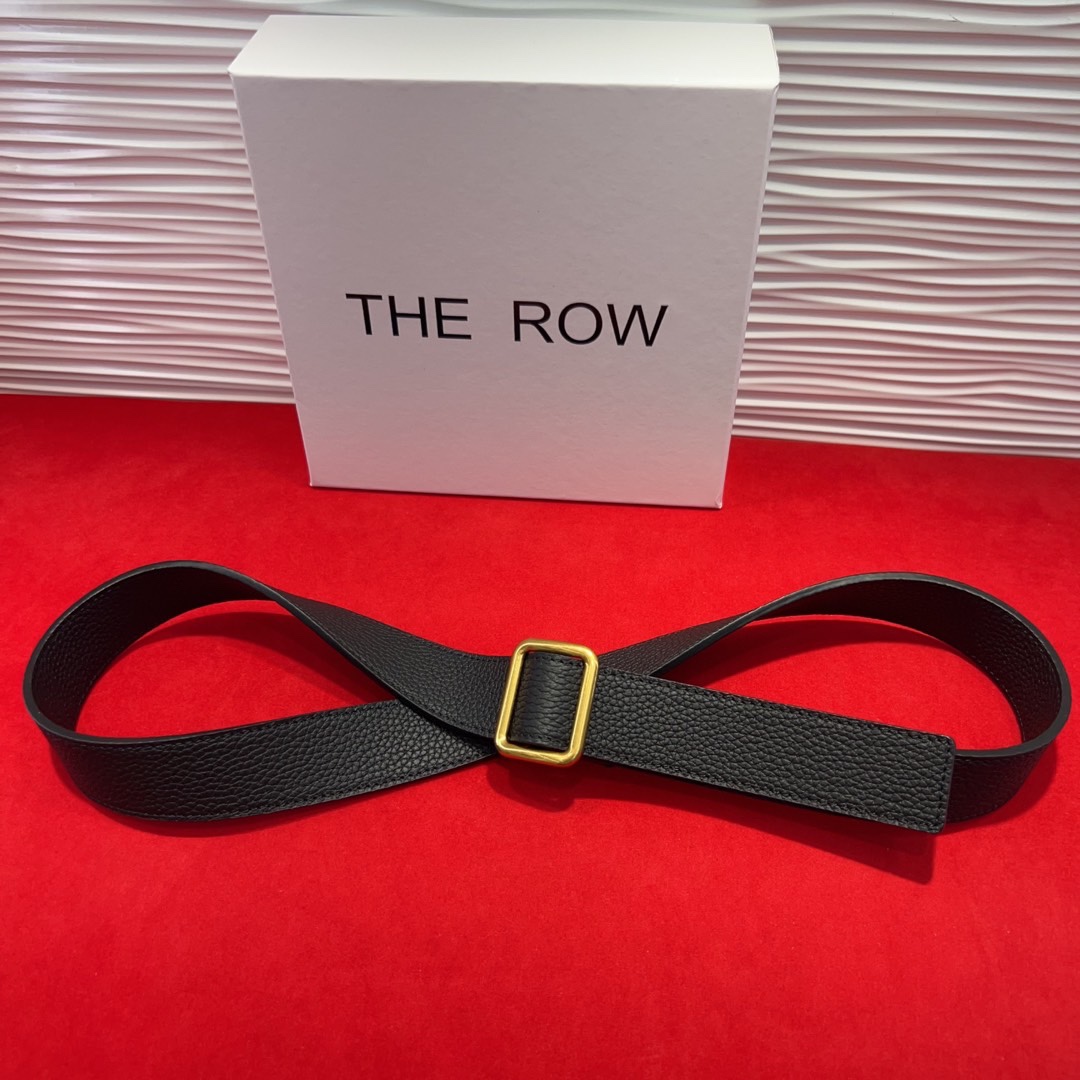  THE ROW该品牌的设计灵感源自他们对波西米亚风格以及精美奢华风的喜爱。在这个冬天，用一条腰带提升身
