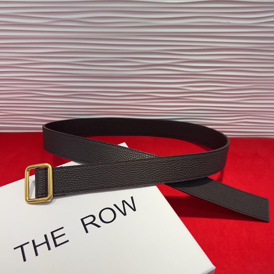 THE ROW该品牌的设计灵感源自他们对波西米亚风格以及精美奢华风的喜爱。在这个冬天，用一条腰带提升身