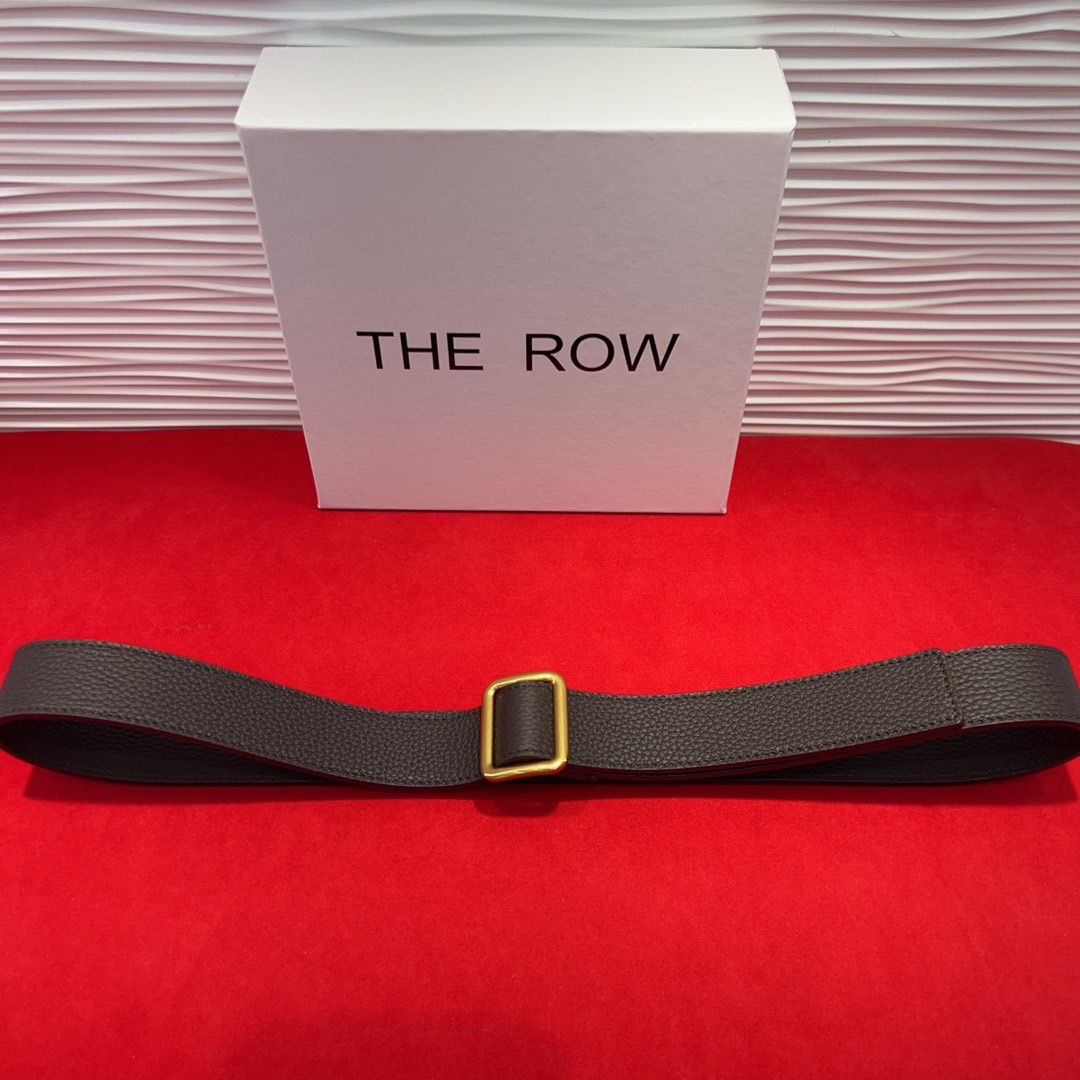  THE ROW该品牌的设计灵感源自他们对波西米亚风格以及精美奢华风的喜爱。在这个冬天，用一条腰带提升身