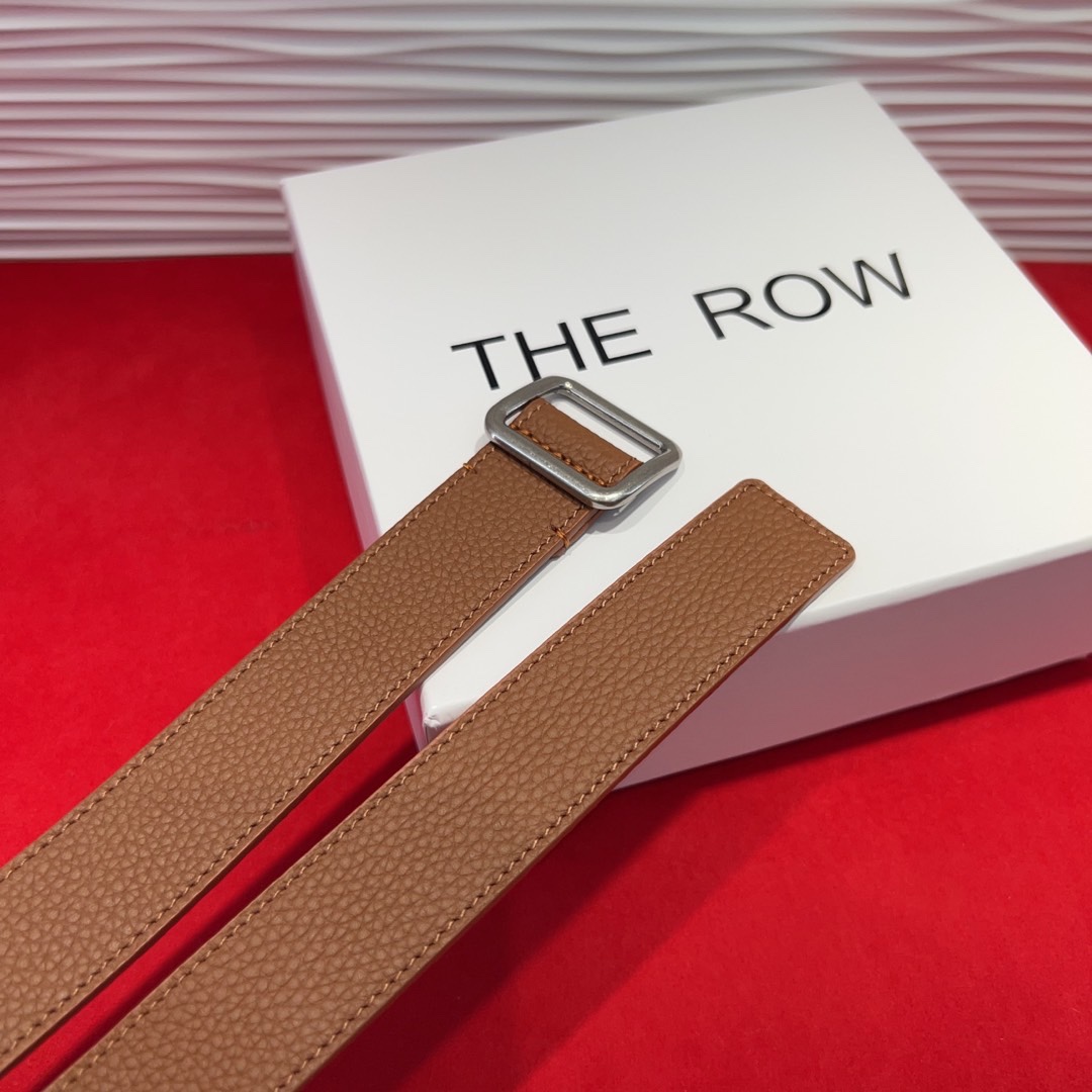  THE ROW该品牌的设计灵感源自他们对波西米亚风格以及精美奢华风的喜爱。在这个冬天，用一条腰带提升身