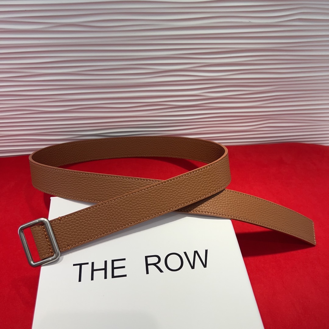  THE ROW该品牌的设计灵感源自他们对波西米亚风格以及精美奢华风的喜爱。在这个冬天，用一条腰带提升身