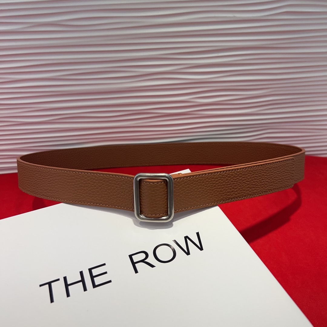  THE ROW该品牌的设计灵感源自他们对波西米亚风格以及精美奢华风的喜爱。在这个冬天，用一条腰带提升身