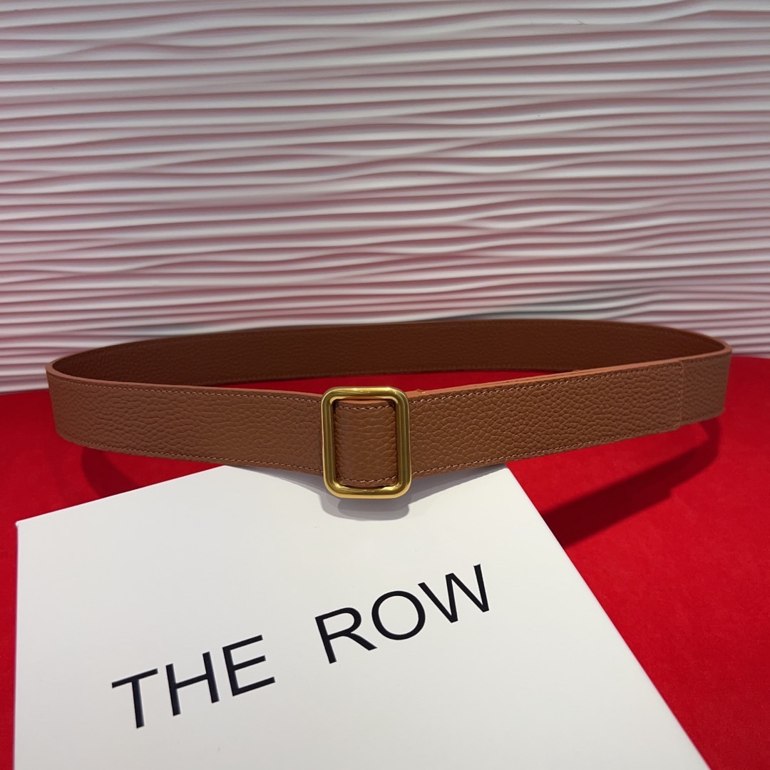  THE ROW该品牌的设计灵感源自他们对波西米亚风格以及精美奢华风的喜爱。在这个冬天，用一条腰带提升身
