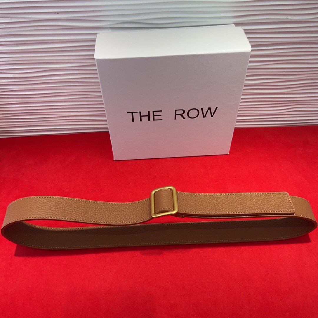  THE ROW该品牌的设计灵感源自他们对波西米亚风格以及精美奢华风的喜爱。在这个冬天，用一条腰带提升身