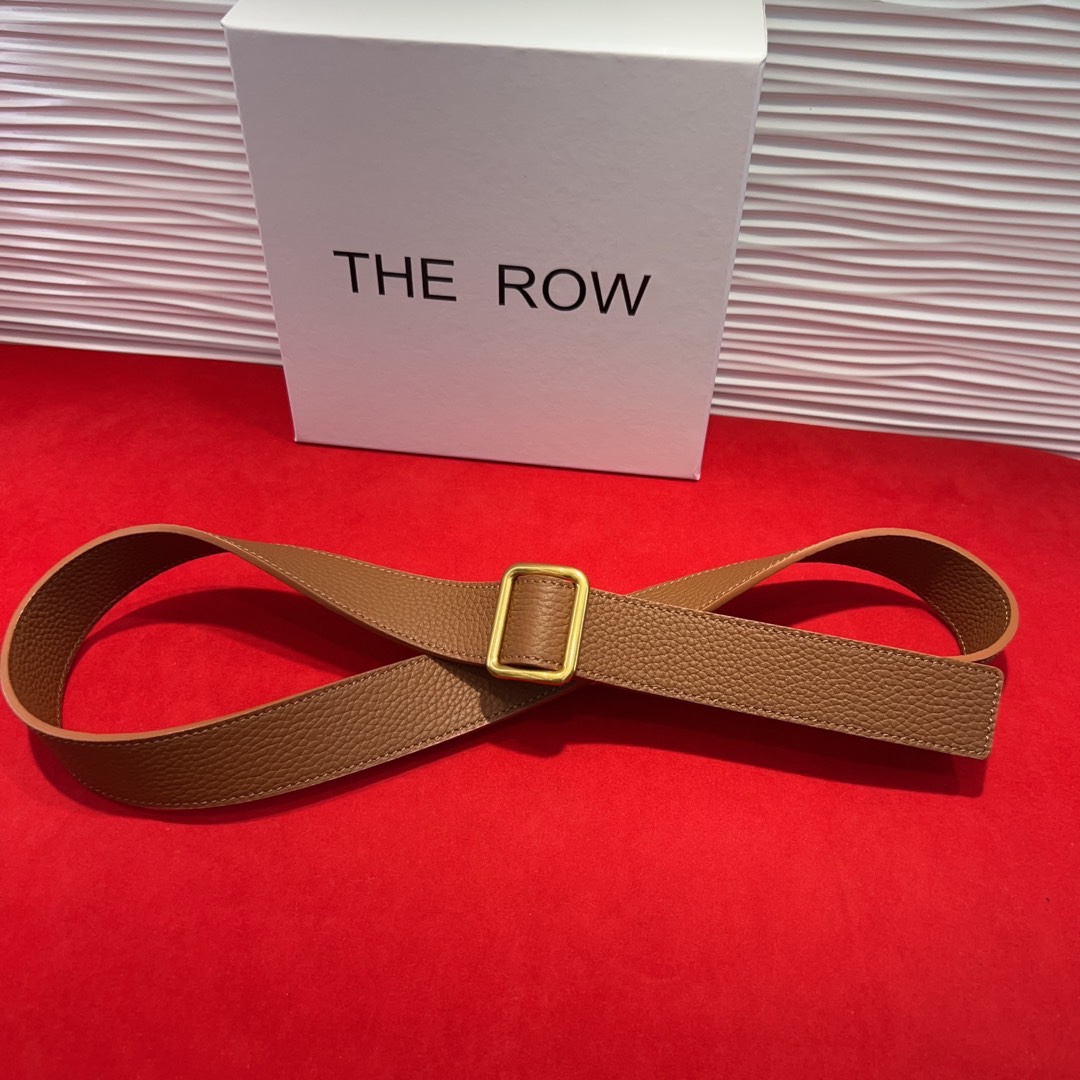  THE ROW该品牌的设计灵感源自他们对波西米亚风格以及精美奢华风的喜爱。在这个冬天，用一条腰带提升身