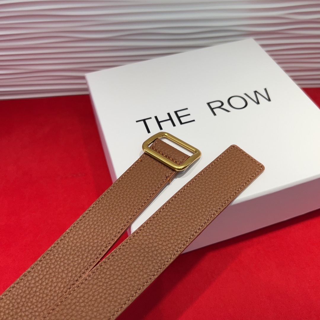  THE ROW该品牌的设计灵感源自他们对波西米亚风格以及精美奢华风的喜爱。在这个冬天，用一条腰带提升身