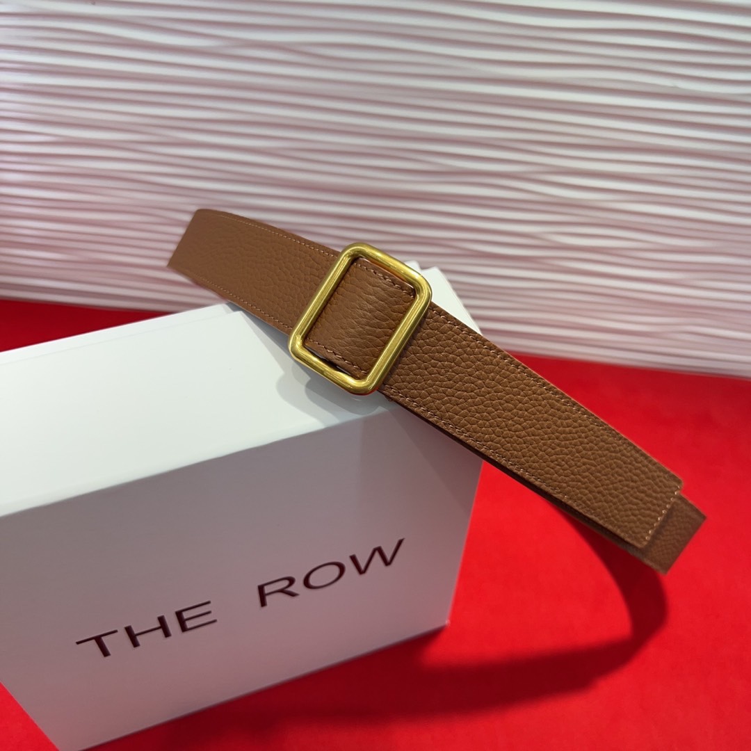  THE ROW该品牌的设计灵感源自他们对波西米亚风格以及精美奢华风的喜爱。在这个冬天，用一条腰带提升身