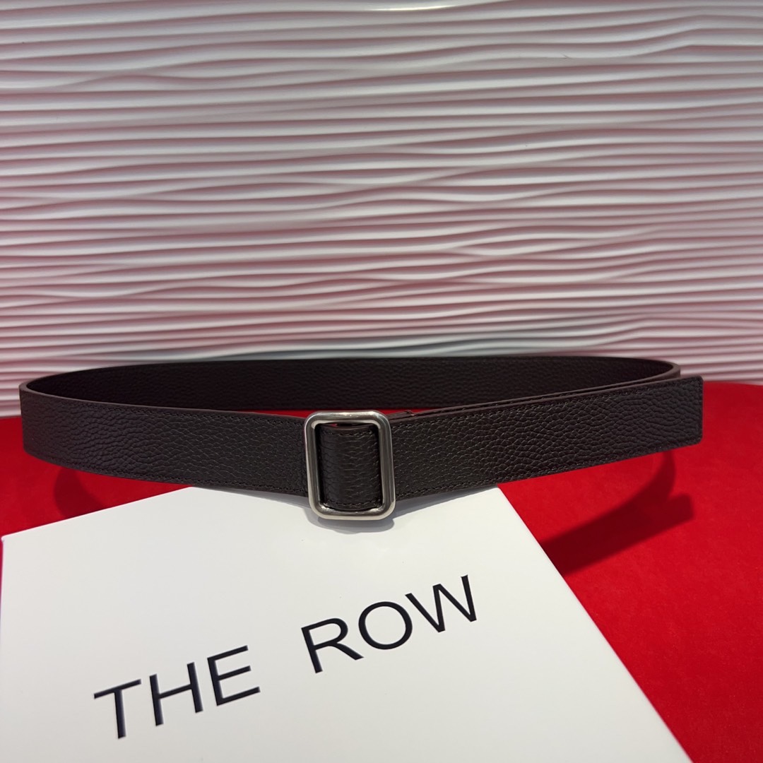  THE ROW该品牌的设计灵感源自他们对波西米亚风格以及精美奢华风的喜爱。在这个冬天，用一条腰带提升身