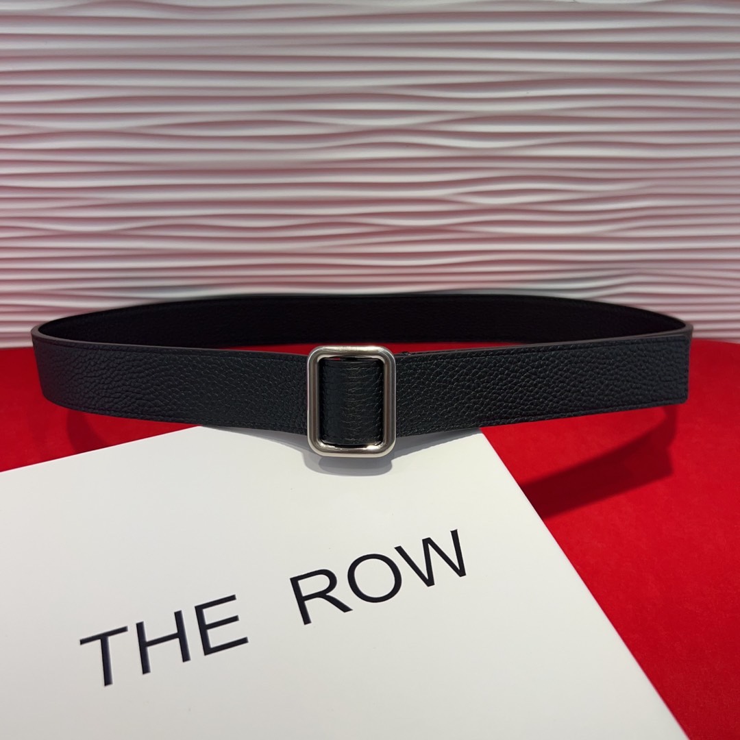  THE ROW该品牌的设计灵感源自他们对波西米亚风格以及精美奢华风的喜爱。在这个冬天，用一条腰带提升身