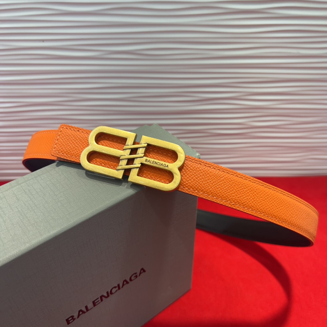  巴黎世家（Balenciaga） 是法国的奢侈品牌，作为时尚界最具影响力品牌之一的地位。设计师源于：都