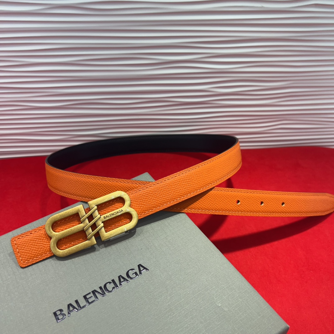  巴黎世家（Balenciaga） 是法国的奢侈品牌，作为时尚界最具影响力品牌之一的地位。设计师源于：都