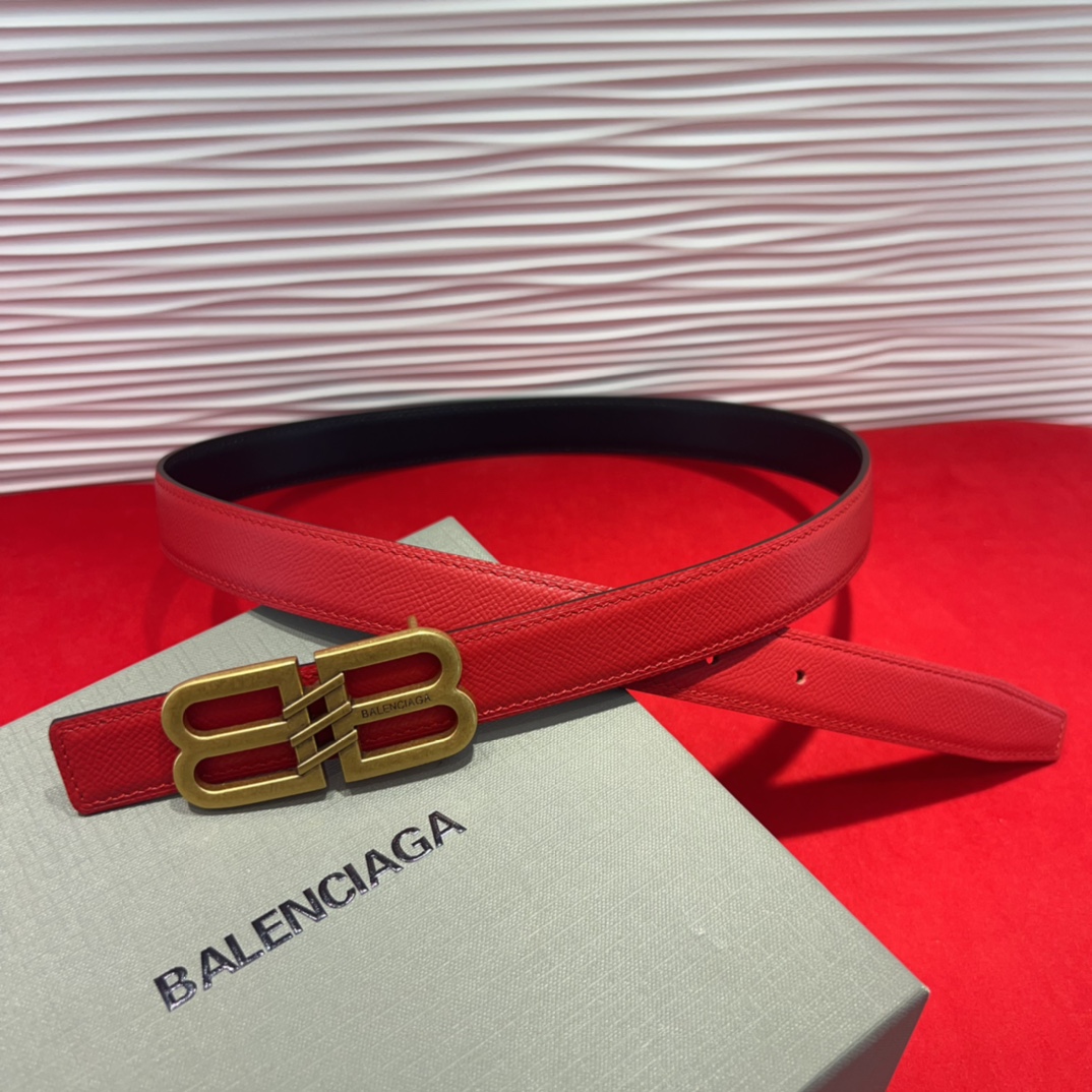  巴黎世家（Balenciaga） 是法国的奢侈品牌，作为时尚界最具影响力品牌之一的地位。设计师源于：都