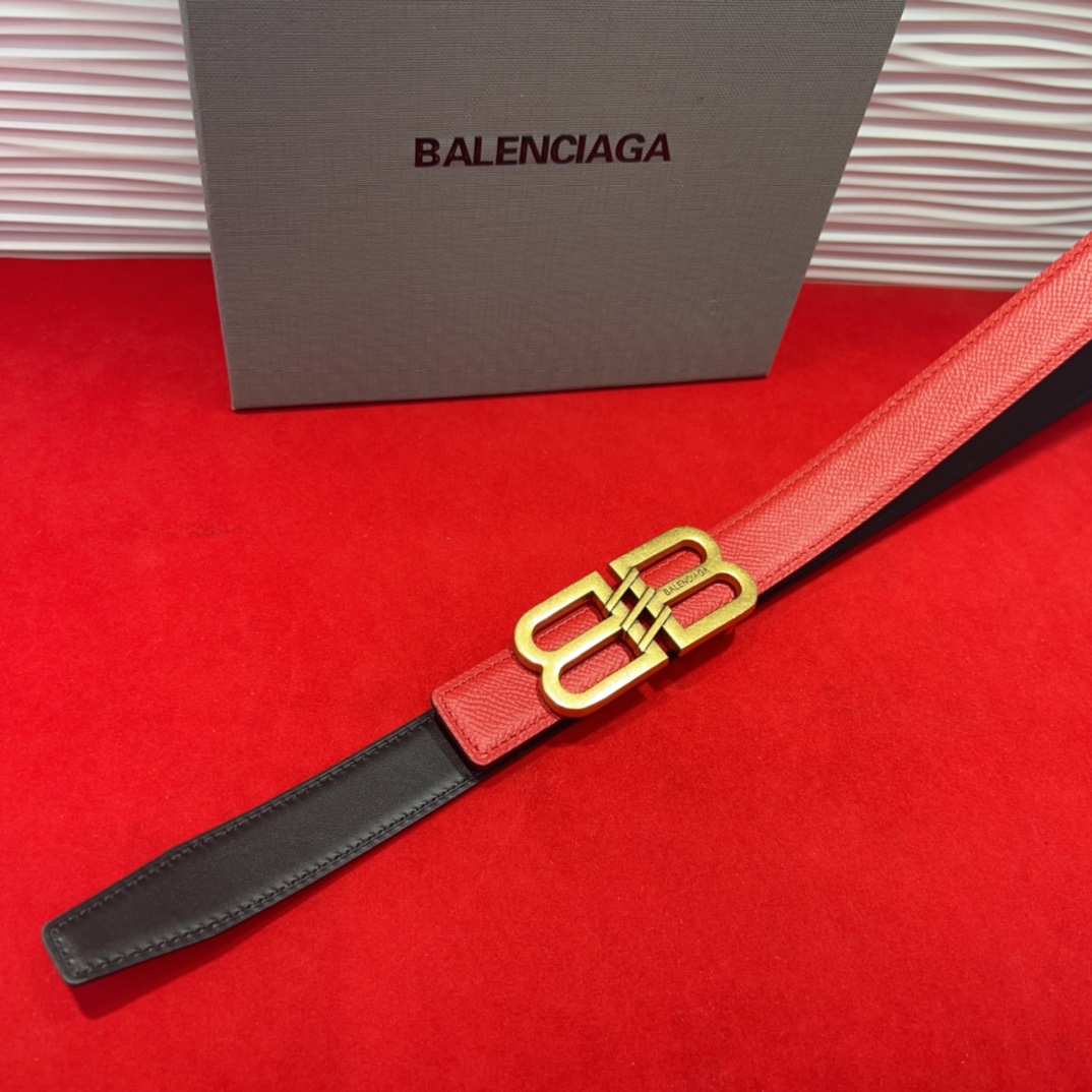  巴黎世家（Balenciaga） 是法国的奢侈品牌，作为时尚界最具影响力品牌之一的地位。设计师源于：都