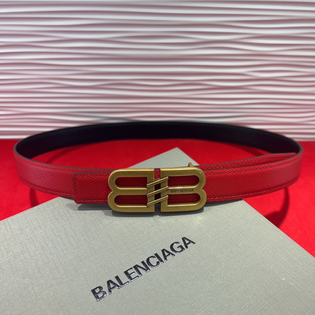  巴黎世家（Balenciaga） 是法国的奢侈品牌，作为时尚界最具影响力品牌之一的地位。设计师源于：都