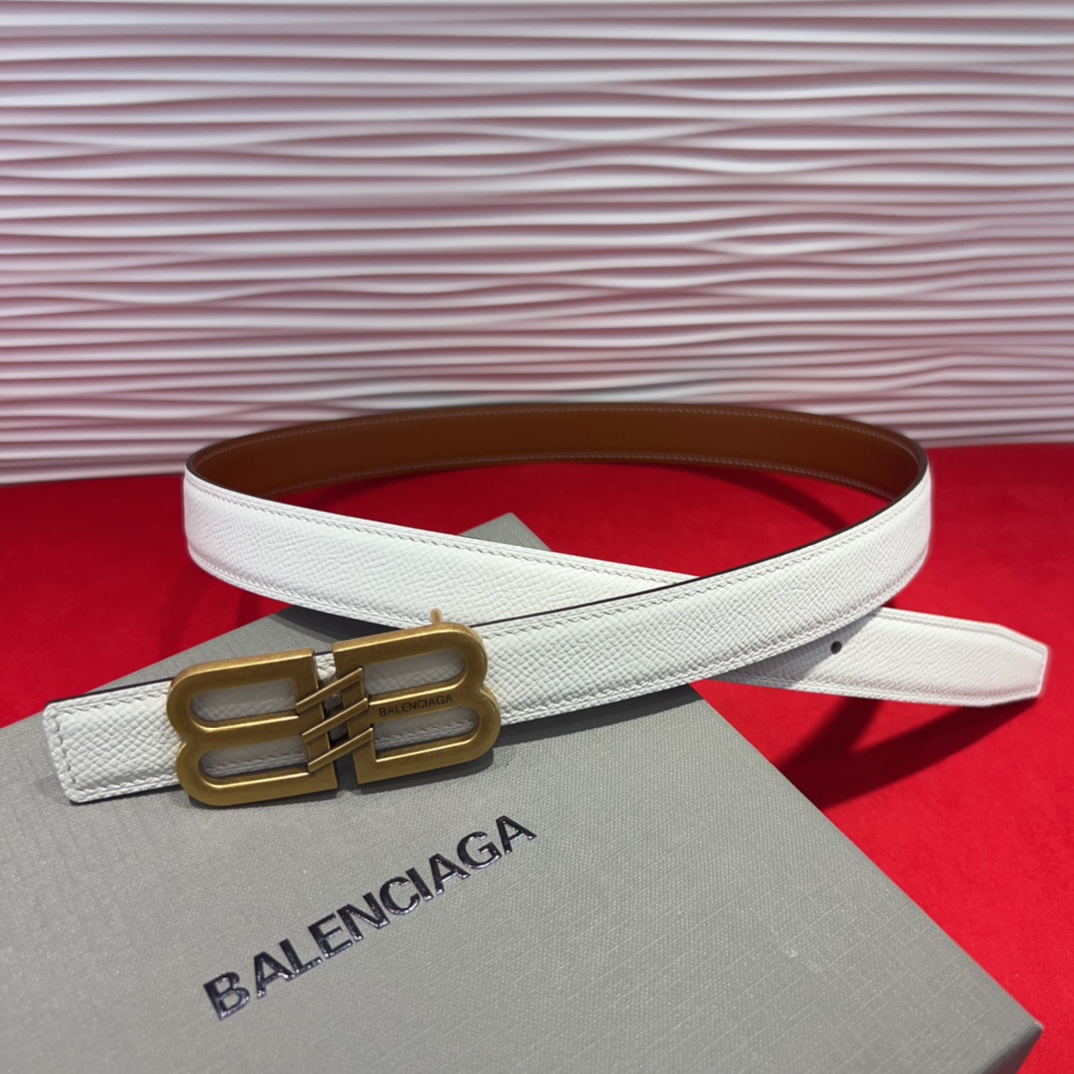  巴黎世家（Balenciaga） 是法国的奢侈品牌，作为时尚界最具影响力品牌之一的地位。设计师源于：都
