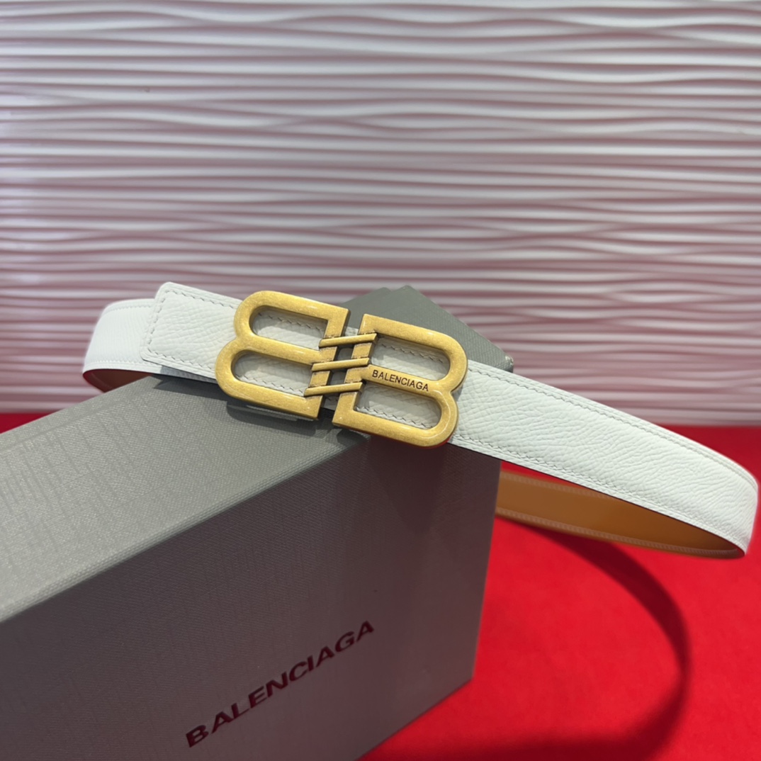  巴黎世家（Balenciaga） 是法国的奢侈品牌，作为时尚界最具影响力品牌之一的地位。设计师源于：都