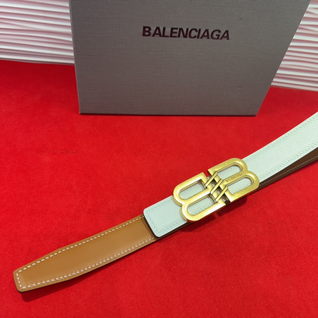  巴黎世家（Balenciaga） 是法国的奢侈品牌，作为时尚界最具影响力品牌之一的地位。设计师源于：都