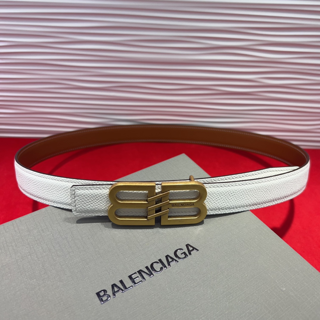  巴黎世家（Balenciaga） 是法国的奢侈品牌，作为时尚界最具影响力品牌之一的地位。设计师源于：都