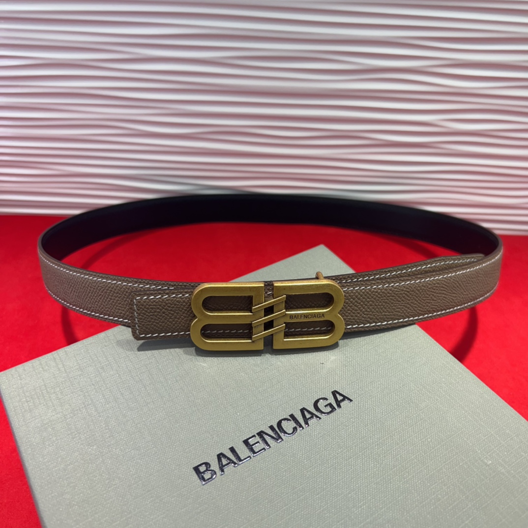  巴黎世家（Balenciaga） 是法国的奢侈品牌，作为时尚界最具影响力品牌之一的地位。设计师源于：都