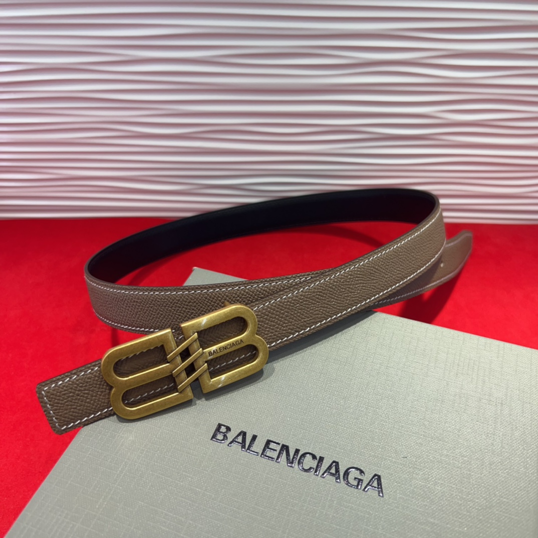  巴黎世家（Balenciaga） 是法国的奢侈品牌，作为时尚界最具影响力品牌之一的地位。设计师源于：都