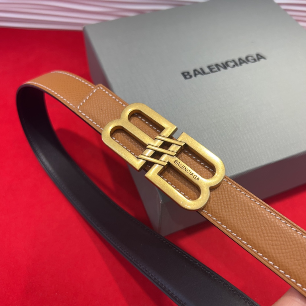  巴黎世家（Balenciaga） 是法国的奢侈品牌，作为时尚界最具影响力品牌之一的地位。设计师源于：都
