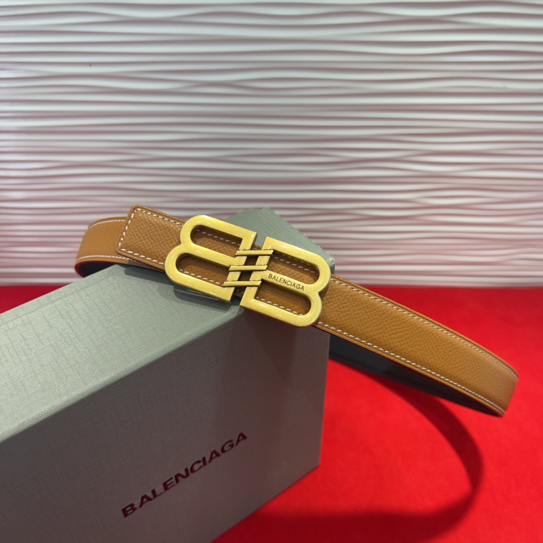  巴黎世家（Balenciaga） 是法国的奢侈品牌，作为时尚界最具影响力品牌之一的地位。设计师源于：都