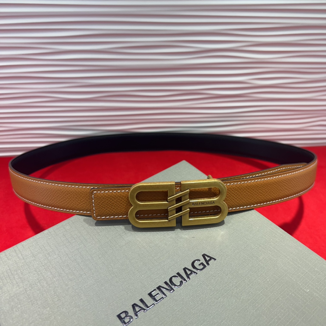  巴黎世家（Balenciaga） 是法国的奢侈品牌，作为时尚界最具影响力品牌之一的地位。设计师源于：都