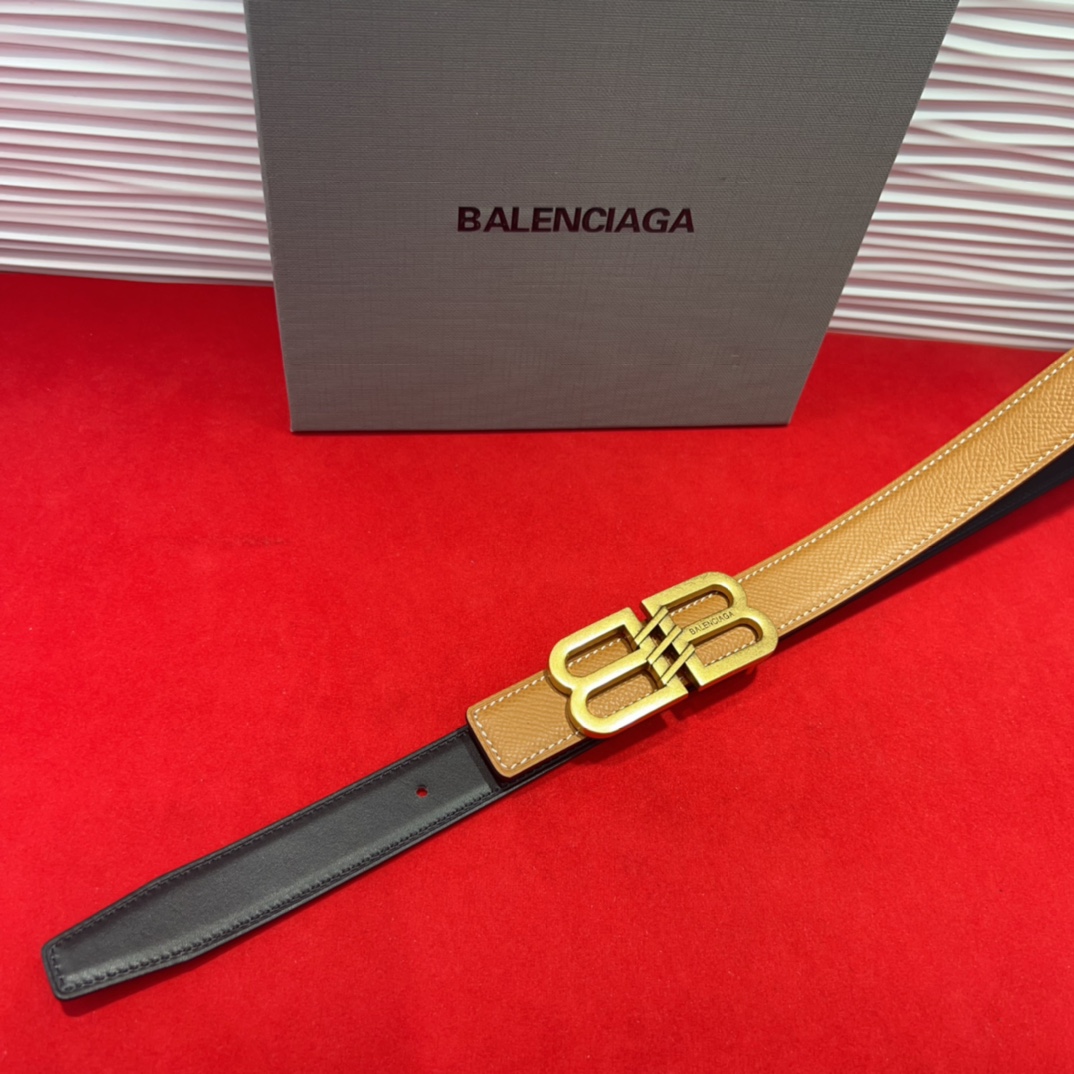  巴黎世家（Balenciaga） 是法国的奢侈品牌，作为时尚界最具影响力品牌之一的地位。设计师源于：都