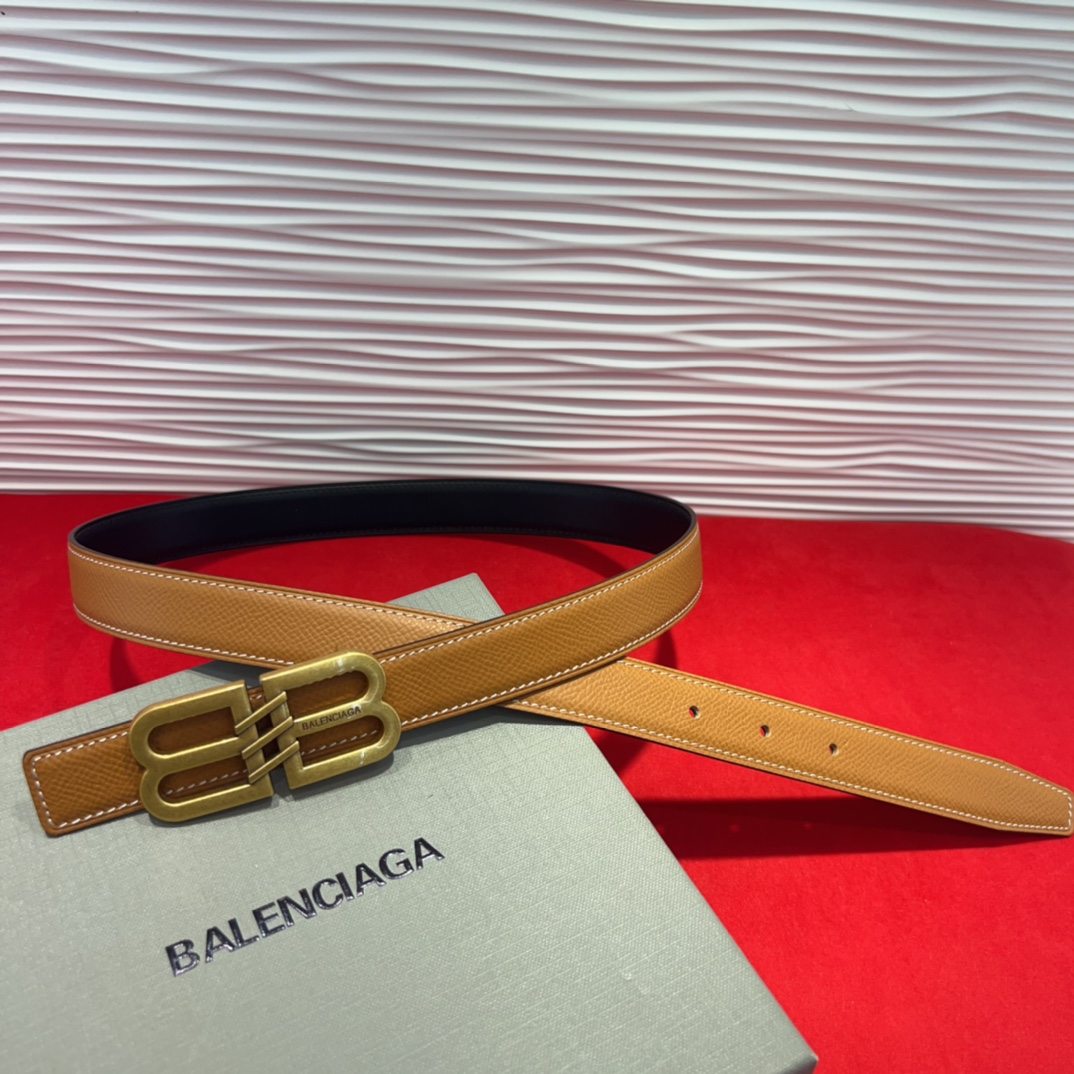  巴黎世家（Balenciaga） 是法国的奢侈品牌，作为时尚界最具影响力品牌之一的地位。设计师源于：都