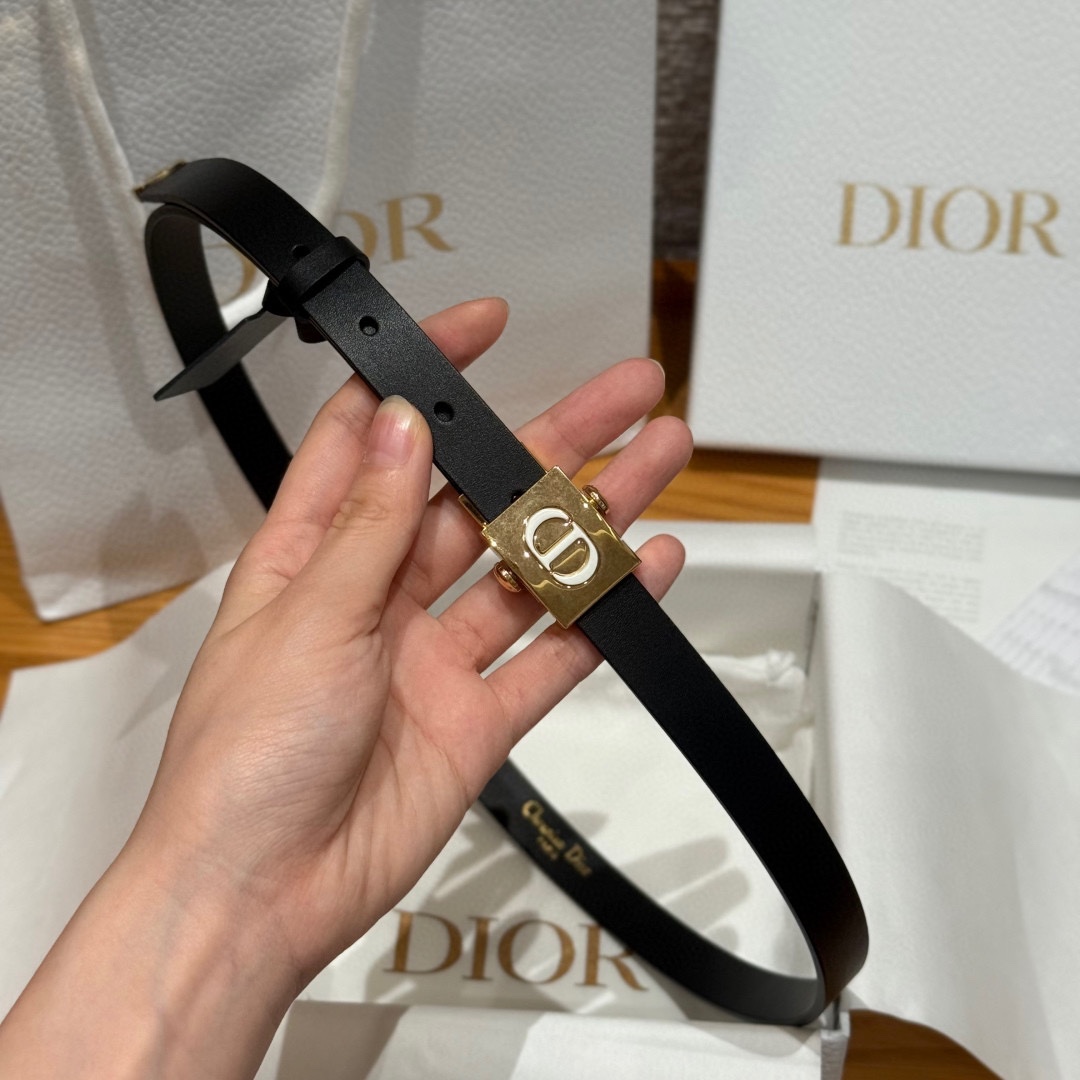 迪家新款女士腰带 这款30 Montaigne Treasure腰带是2025秋季成衣系列全新单品