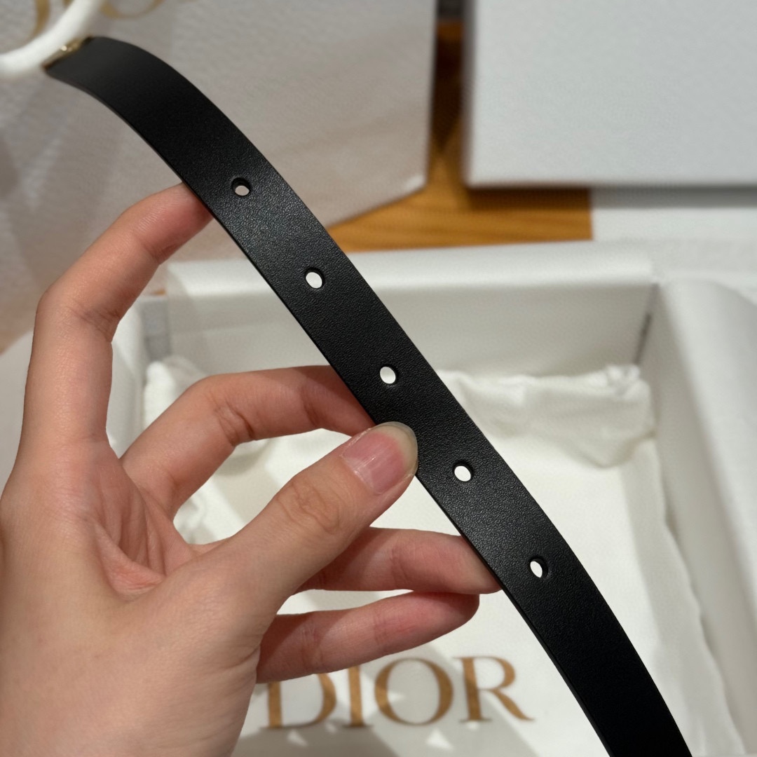 迪家新款女士腰带 这款30 Montaigne Treasure腰带是2025秋季成衣系列全新单品