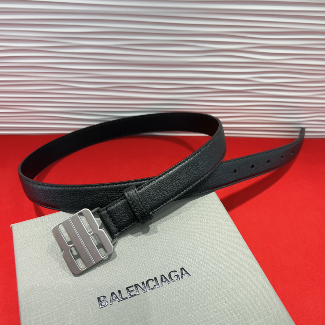 （Balenciaga）宽度2.5cm 是法国的奢侈品牌，作为时尚界最具影响力品牌之一的地位。设计师源于