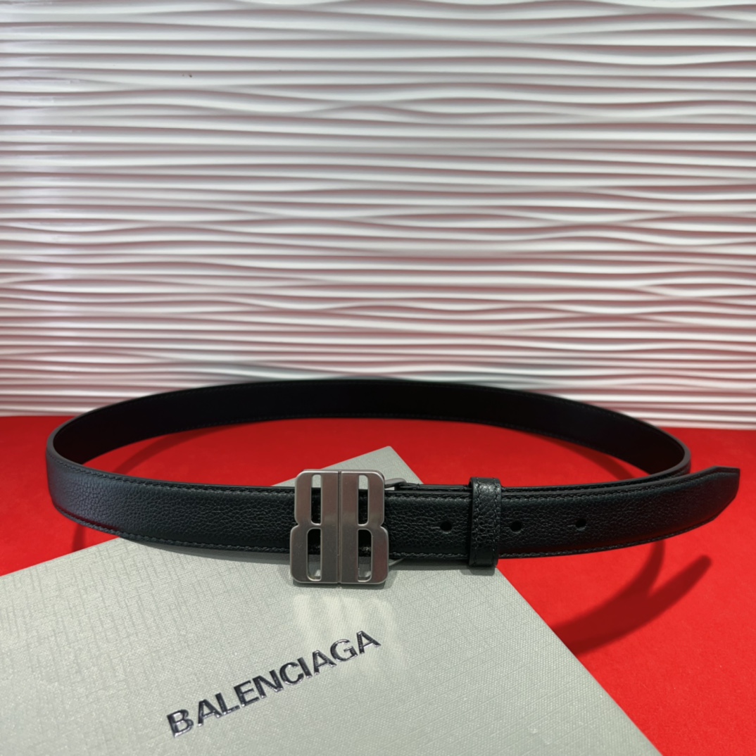 （Balenciaga）宽度2.5cm 是法国的奢侈品牌，作为时尚界最具影响力品牌之一的地位。设计师源于