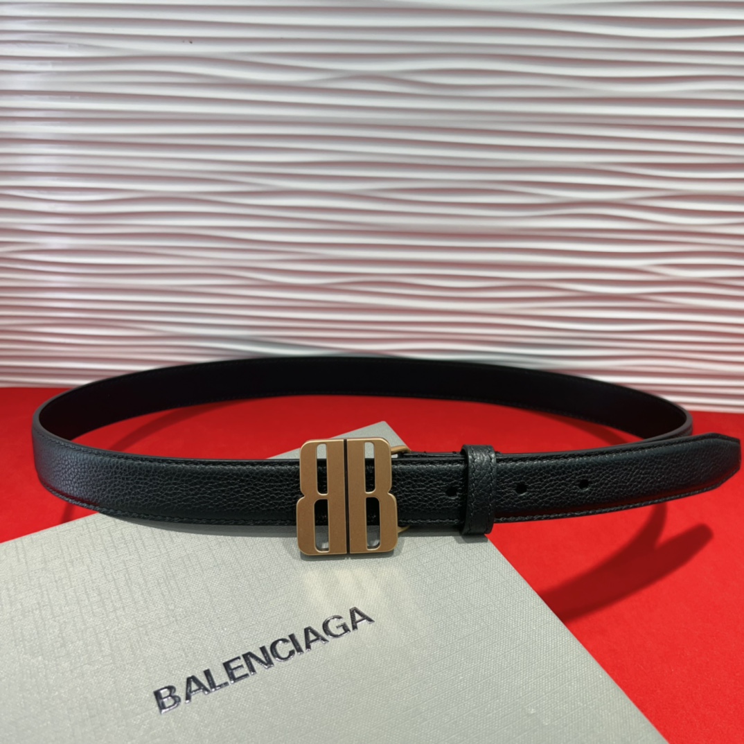 （Balenciaga）宽度2.5cm 是法国的奢侈品牌，作为时尚界最具影响力品牌之一的地位。设计师源于