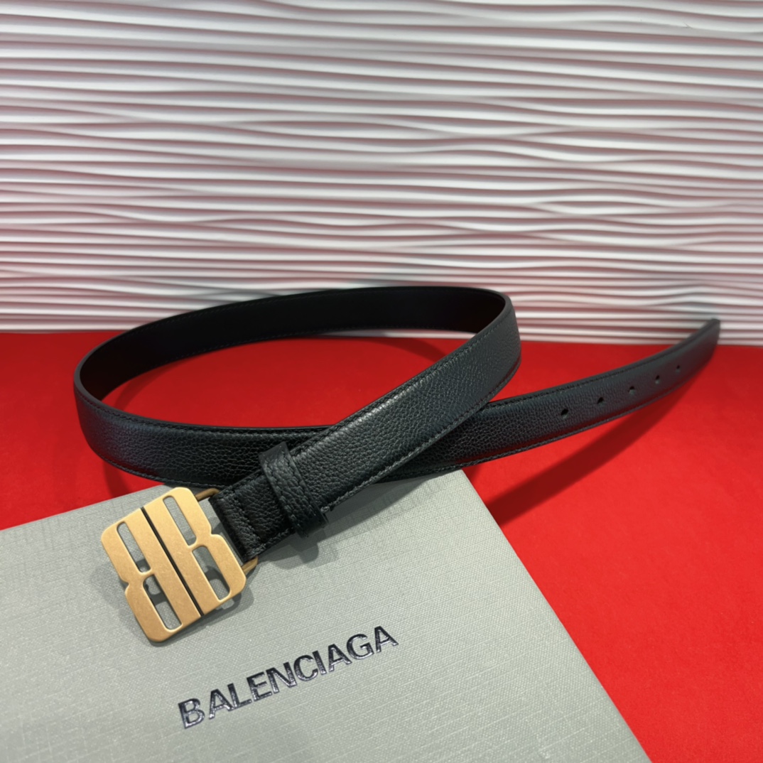 （Balenciaga）宽度2.5cm 是法国的奢侈品牌，作为时尚界最具影响力品牌之一的地位。设计师源于