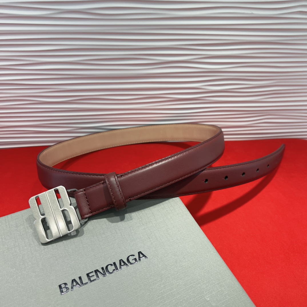 （Balenciaga）宽度2.5cm 是法国的奢侈品牌，作为时尚界最具影响力品牌之一的地位。设计师源于