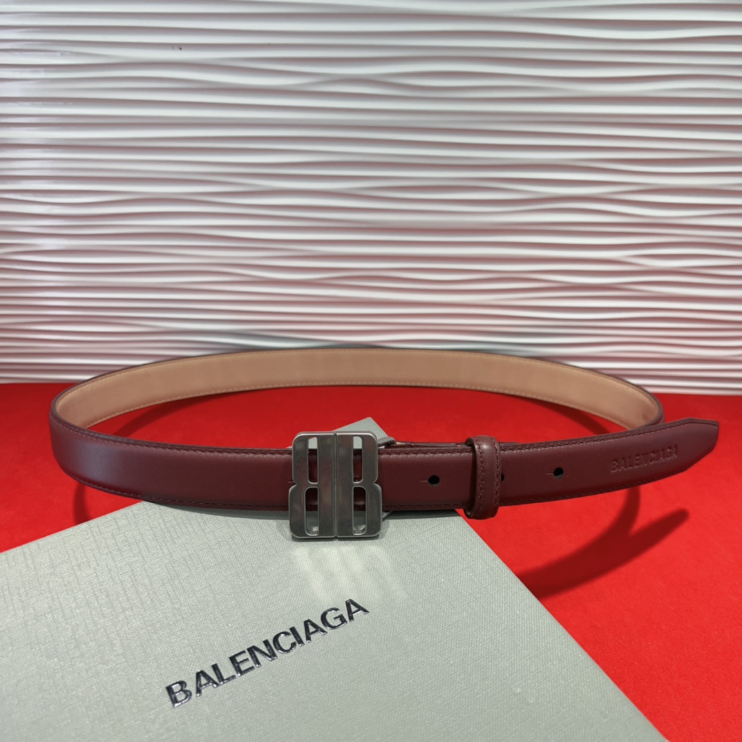 （Balenciaga）宽度2.5cm 是法国的奢侈品牌，作为时尚界最具影响力品牌之一的地位。设计师源于